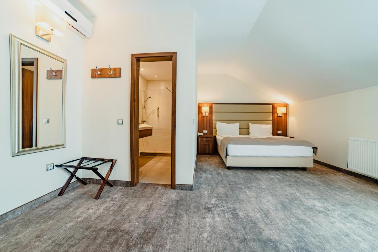 Radsor Hotel Rîşnov Exterior foto