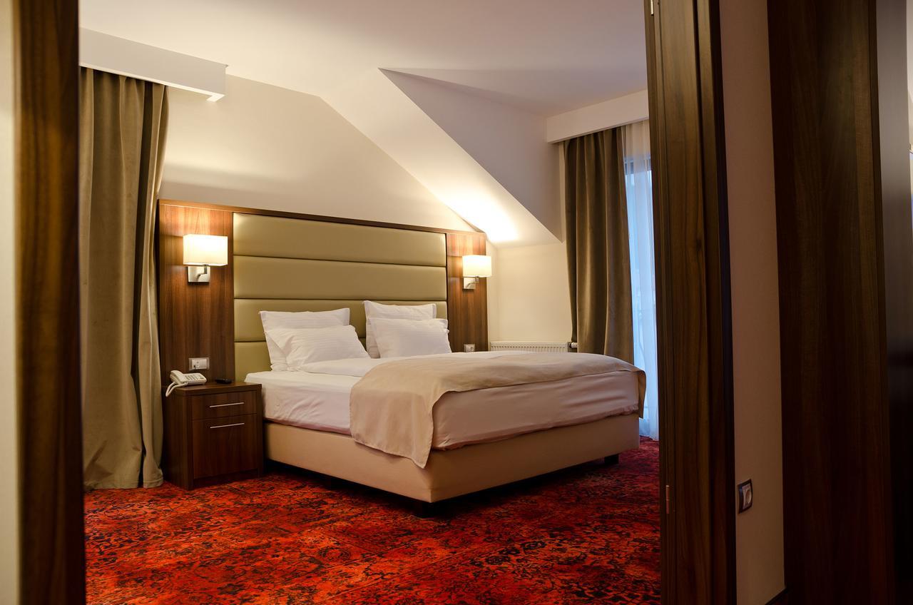 Radsor Hotel Rîşnov Exterior foto